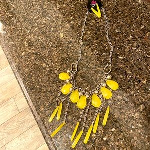 costume jewelry. Necklace and matching earring NWT